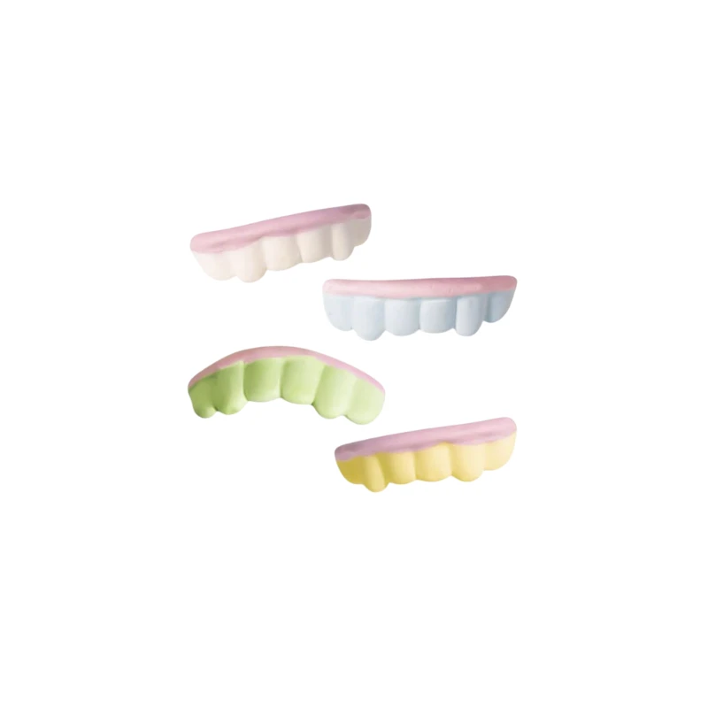 Gominolas bicolor con forma de dentadura, con una base de espuma blanca y una parte superior brillante de color rosa sin pica