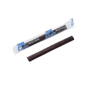 Barrita de regaliz negro natural marca Zara envuelta en papel transparente